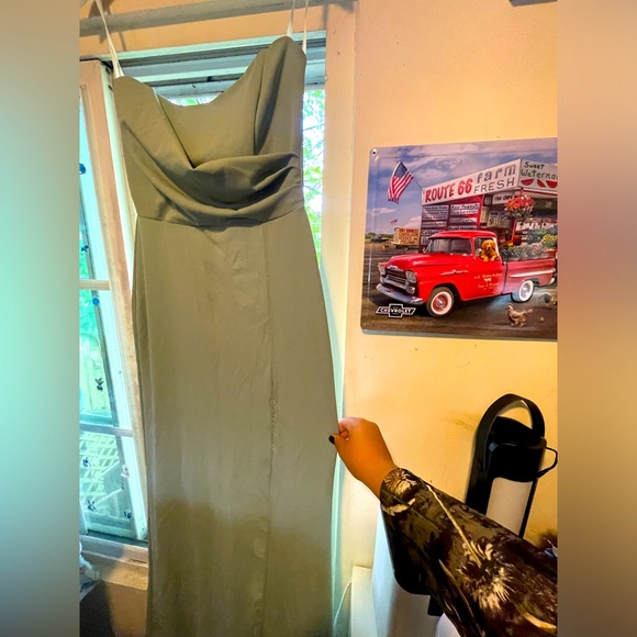 Bridesmaid dress. Used once but can be used for any occasion! Light green color - Picture 6 of 10